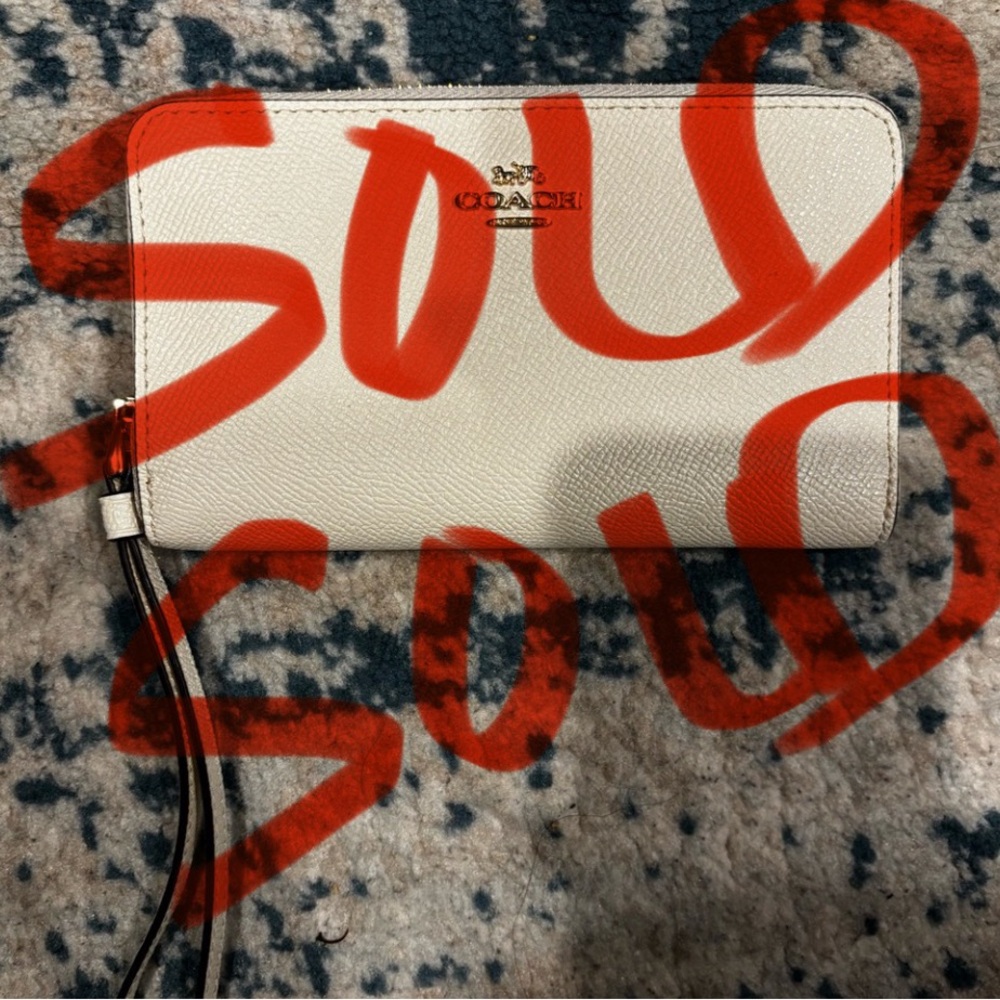 NWOT Coach Ivory Wallet
